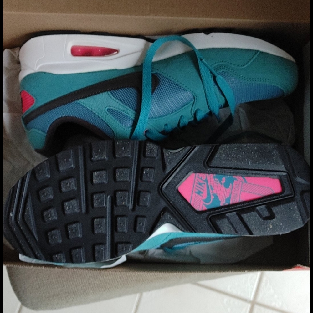 Nike Air Max - Picture 2 of 4